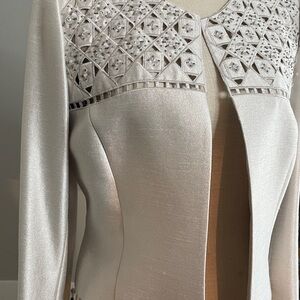 Tahari Arthur S. Levine Luxe Silver Long Sleeve Dressy Jacket – Size 8